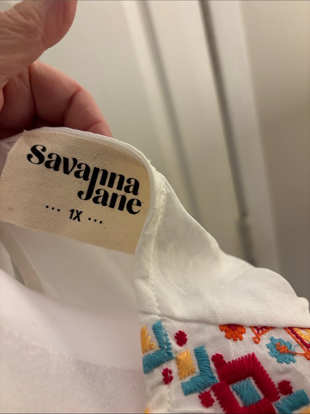 Savanna Jane White Tunic with Multicolor Floral Embroidery - Picture 2 of 6